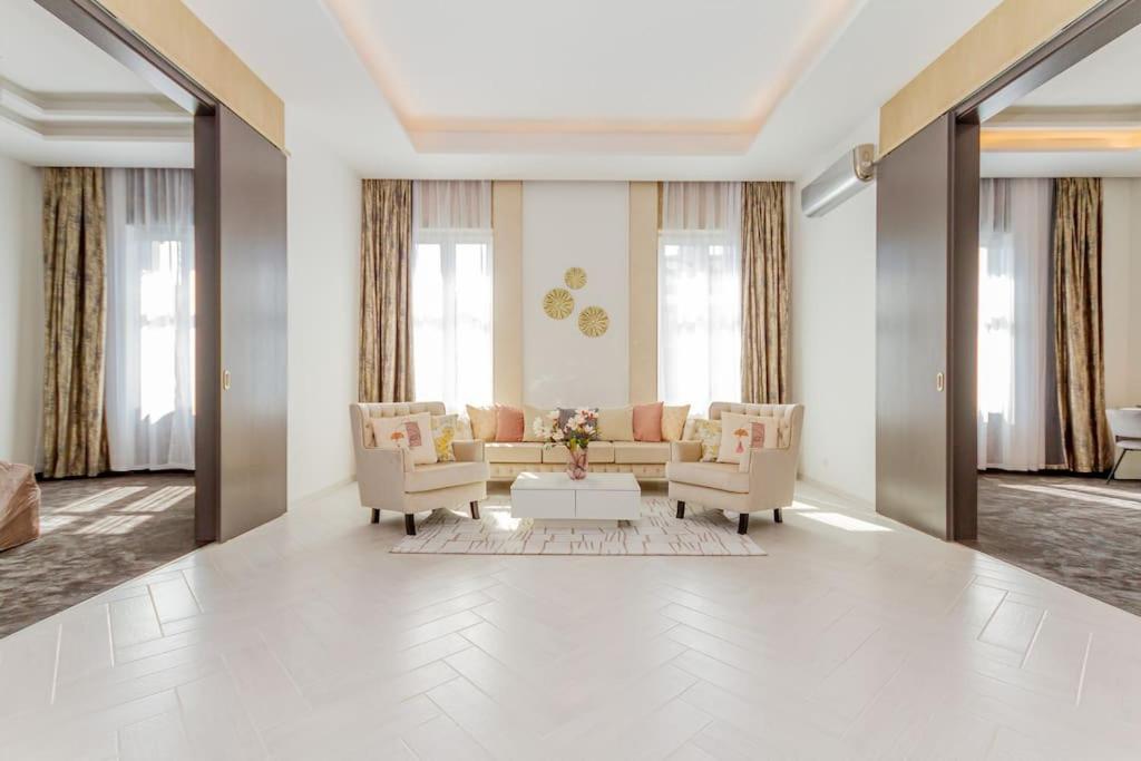 The Opulent Oasis By Newave Apartments 부다페스트 외부 사진