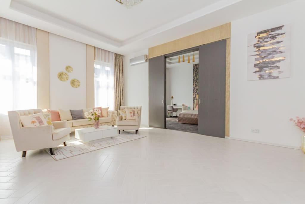 The Opulent Oasis By Newave Apartments 부다페스트 외부 사진