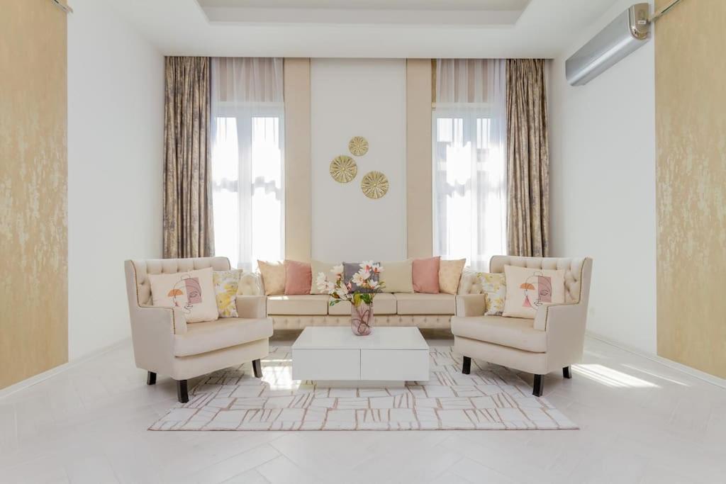 The Opulent Oasis By Newave Apartments 부다페스트 외부 사진