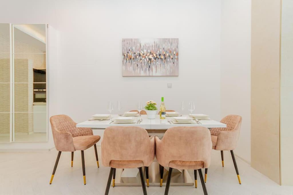 The Opulent Oasis By Newave Apartments 부다페스트 외부 사진